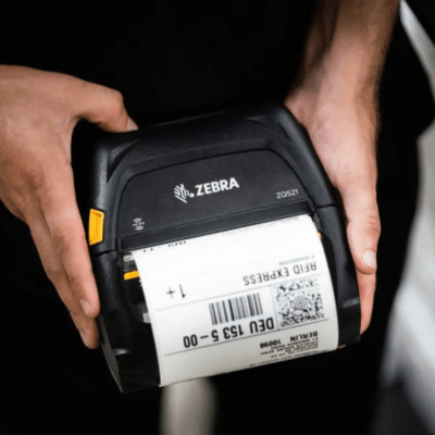 Field user using zq521 mobile printer
